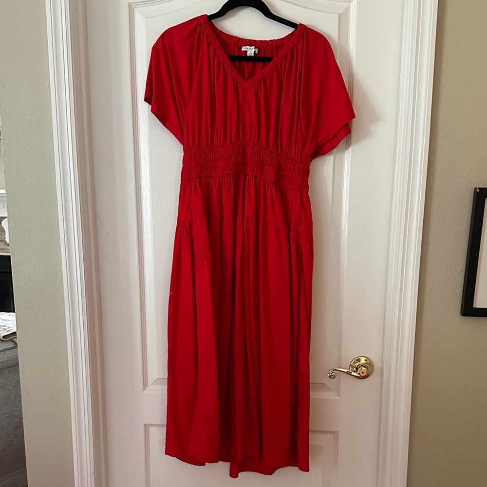 Chic Scarlet Midi Dress